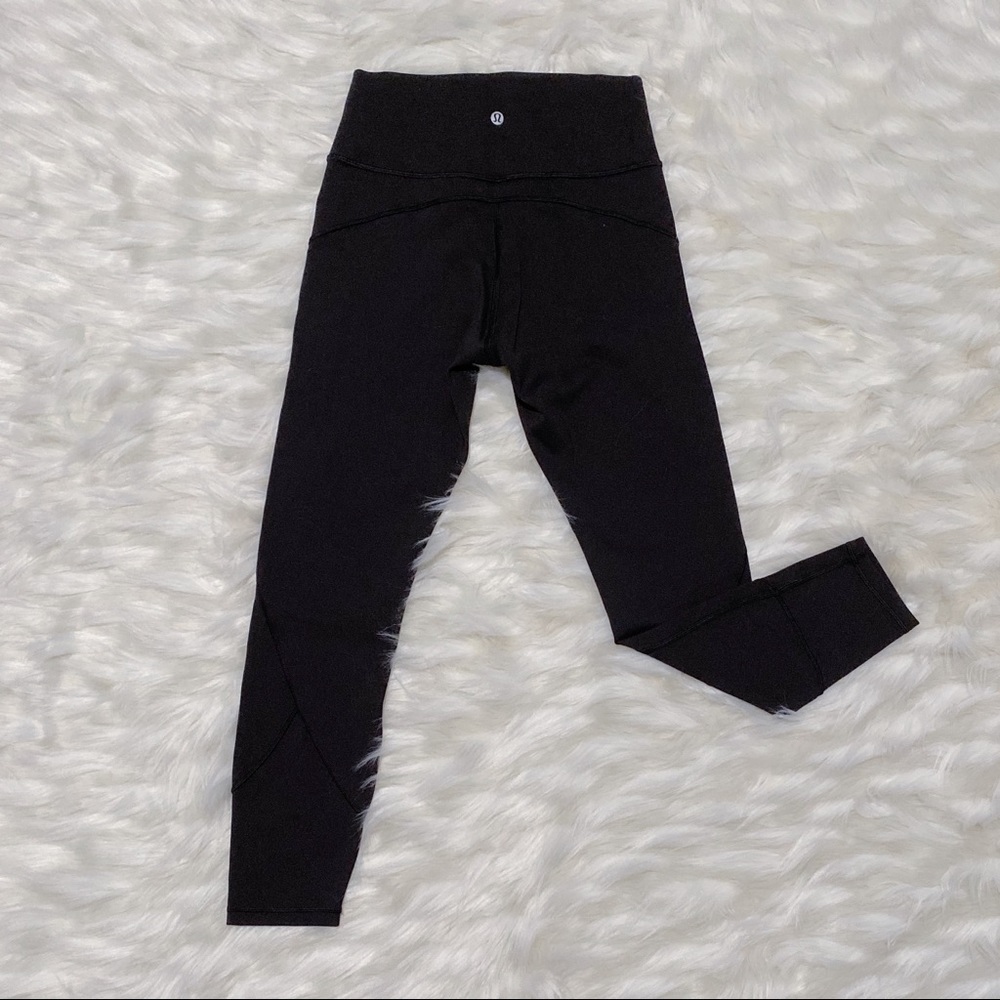 Lululemon In Movement Tight 25” – Size 8